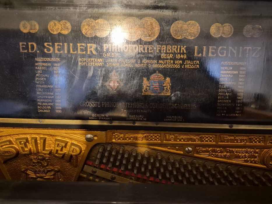 Пиано Ed Seiler акордирано