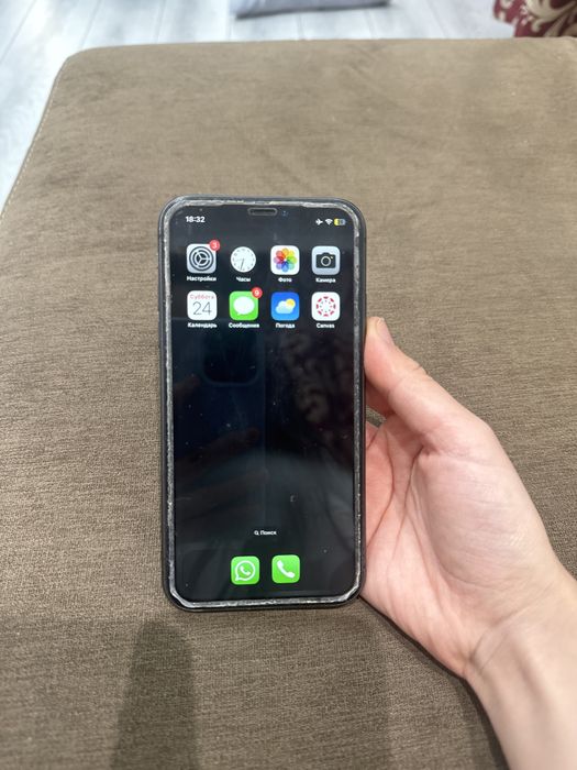 iPhone 11 в хорошем состоянии.