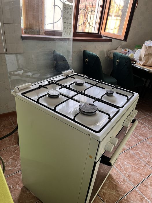 Газовая плита с духовкой