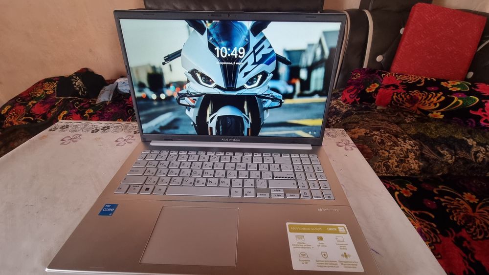 Asus Vivobook 15 Core i3
UP