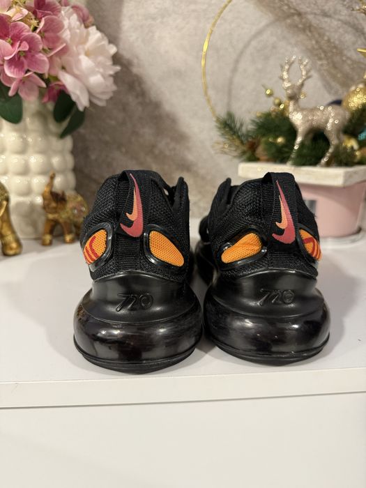 Продавам обувки nike 720