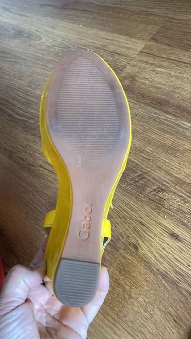 Продам босоножки