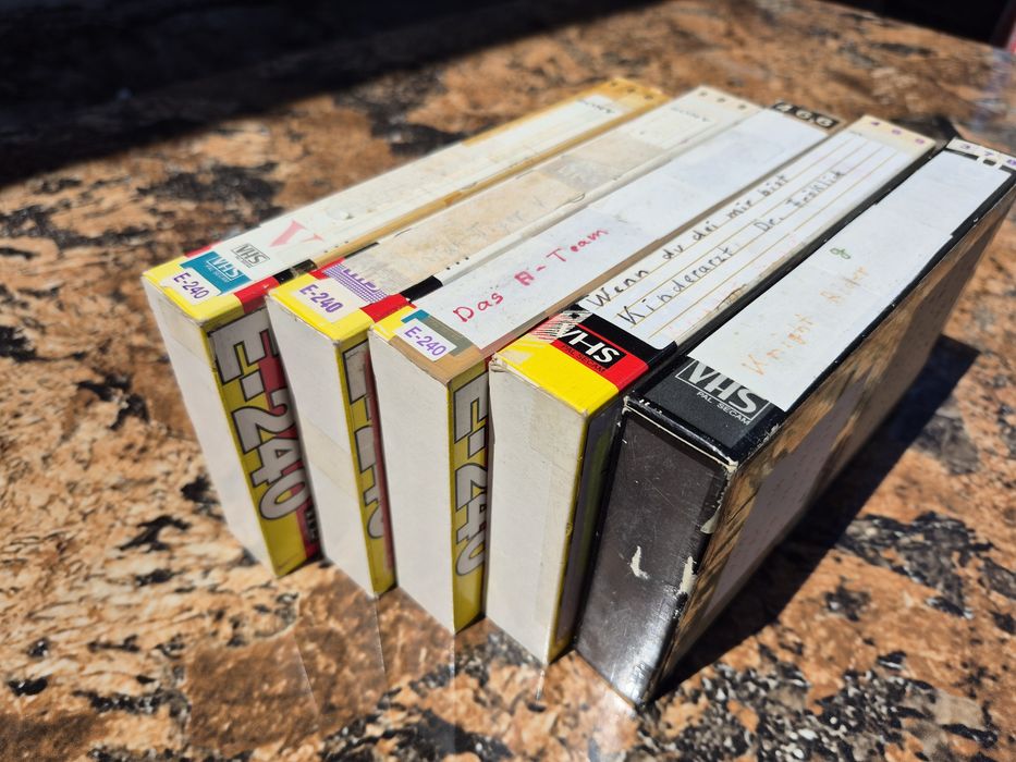 Vând Lot 15 casete video VHS originale de 240 minute colectie de filme diferite genuri