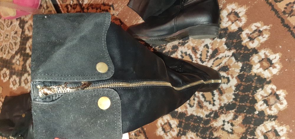 Cizme lungi peste genunchi