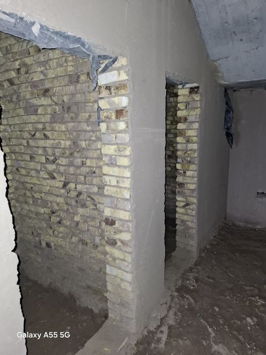 2 qavatli uy sotiladi.