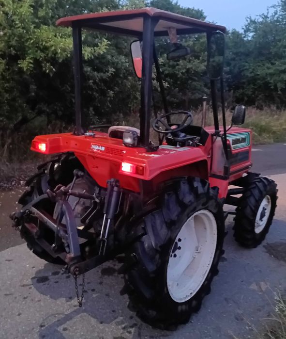 Трактор Hinomoto N249 4x4 с инвентар