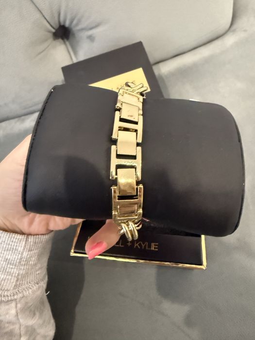 Нов часовник в кутия