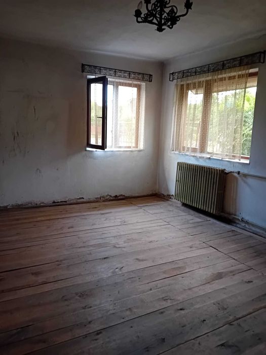 Casă de vânzare în Săvârșin