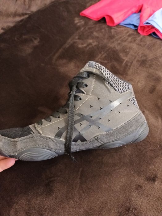 Ghete de lupte asics snapdown