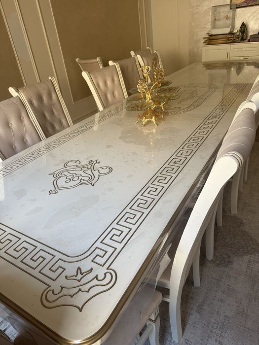 стол и стулья гостиная