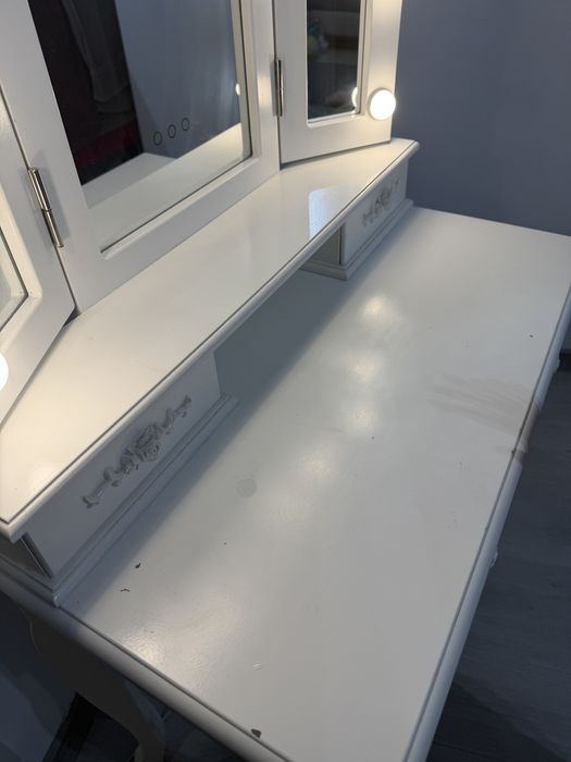Masă make-up cu led