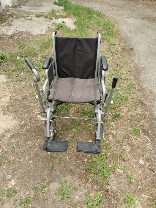 Продам инвалидную коляску