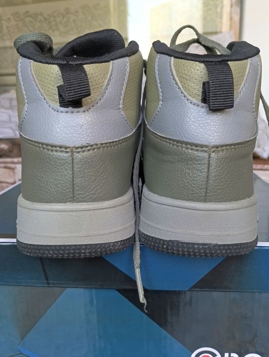25 €-Спортни кецове