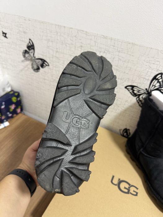 Cisme UGG marimea 36, negre, lungi, originale