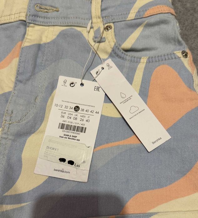Pantaloni scurti BERSHKA