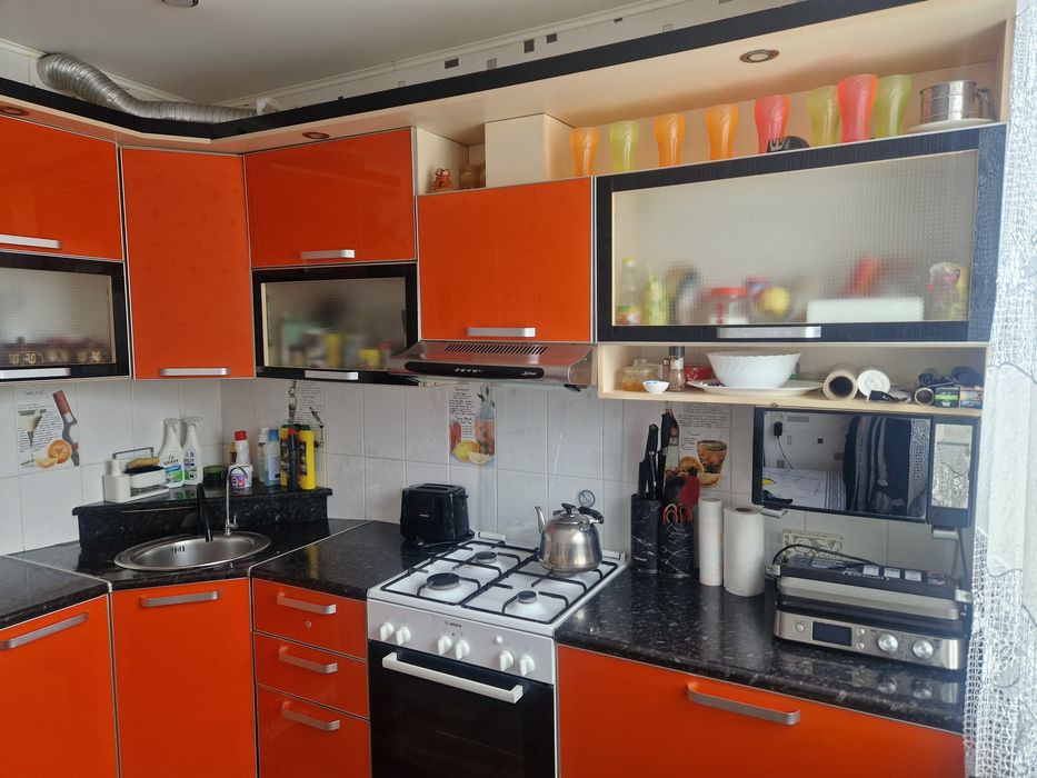 Кухонный гарнитур в хорошем состоянии