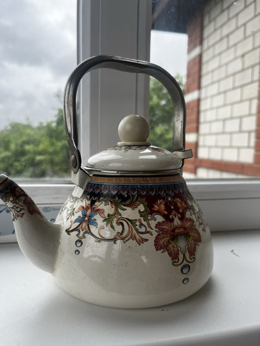 Срочно продам эмалированные чайники