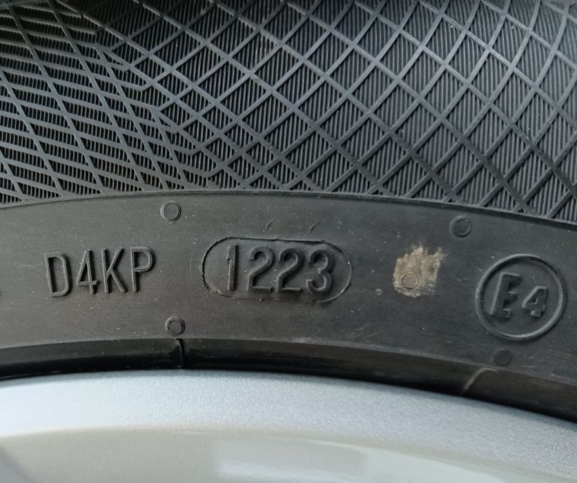 Оригинални джанти  с гуми зимни 19 цола за Audi Q3 Sq дот 2023г Нови!!