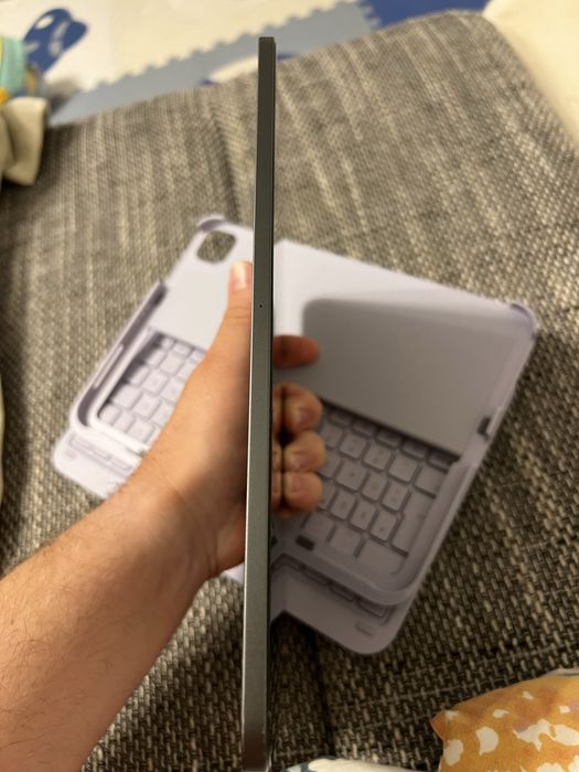 iPad Pro 11” Gen 3 M1 – 128GB Magic Keyboard purple