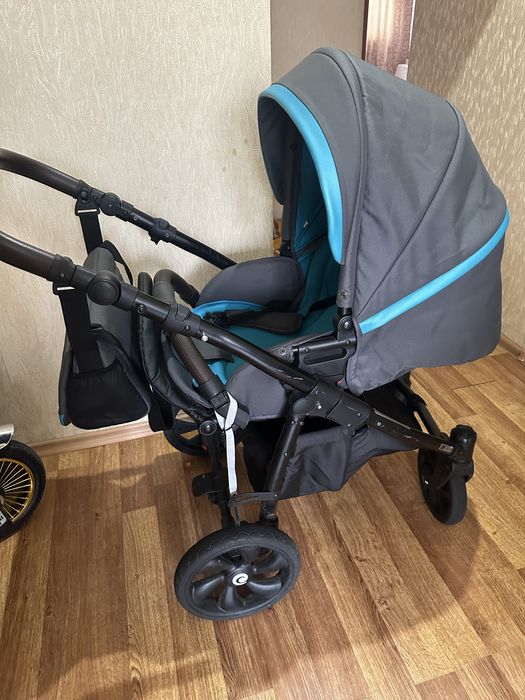 Продам детскую коляки