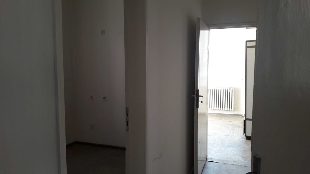 Дава се под наем Офис в Смолян, Стар център - 360 кв.м за 510 € - Снимка #4