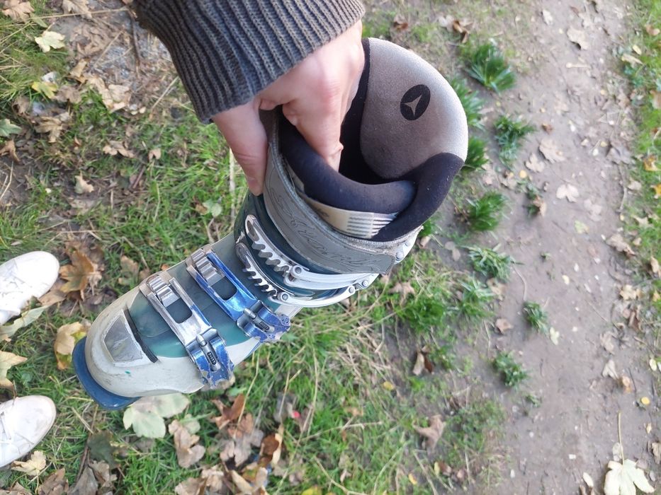 Обувки за ски, ATOMIC