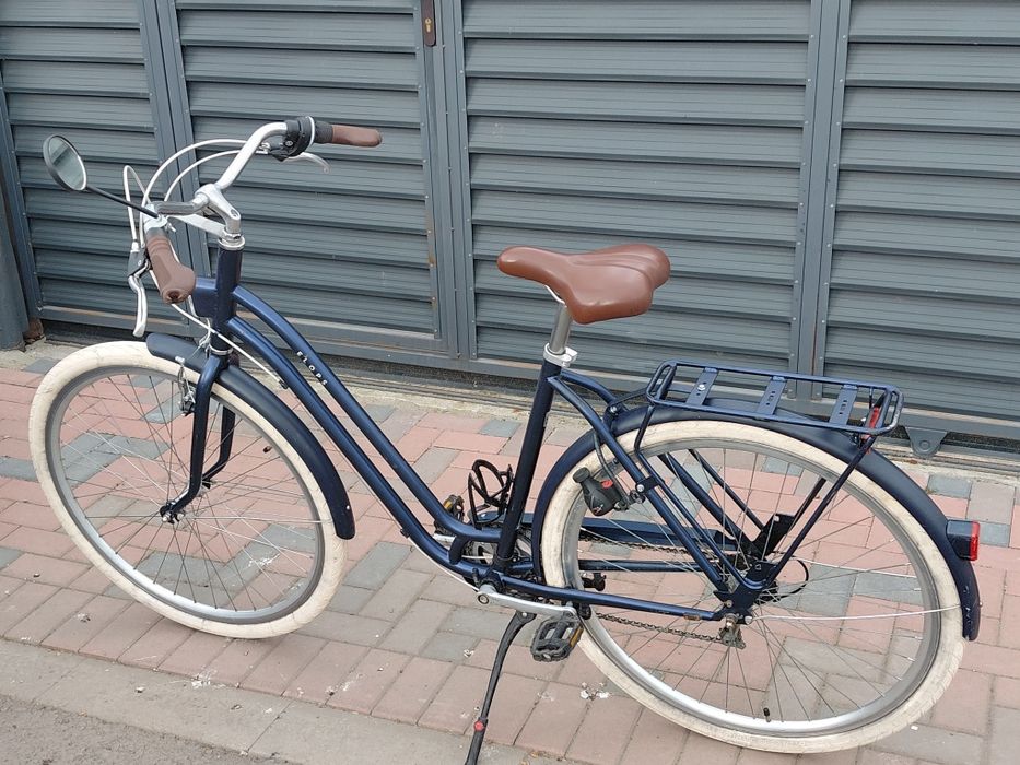 Se vinde bicicleta Dama.