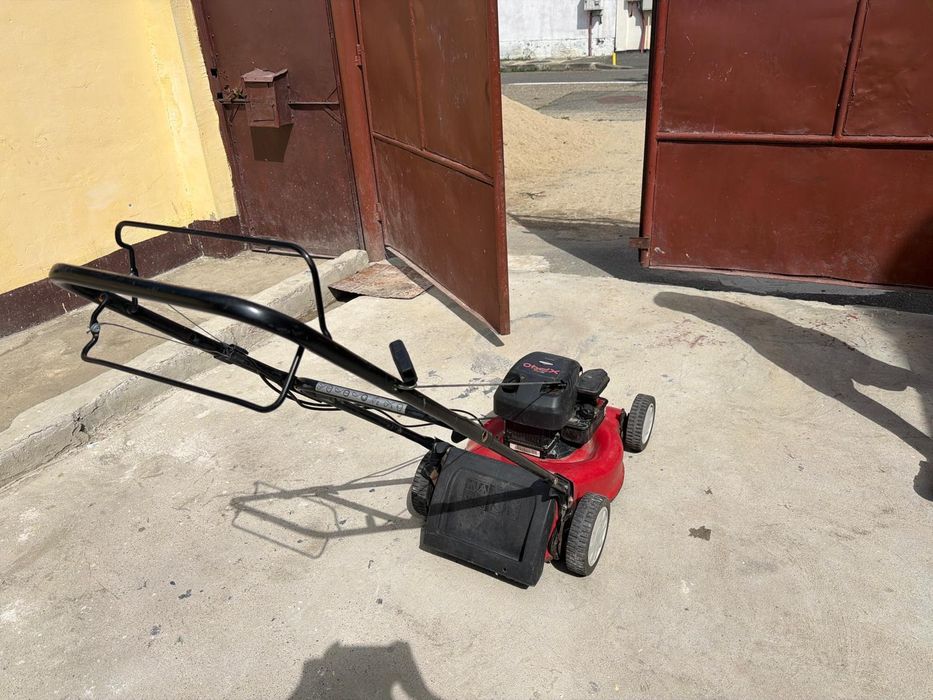 Mașină de tuns iarba Sprint xp40
