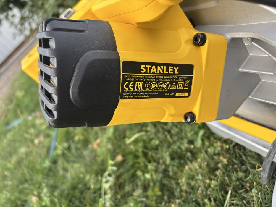 Пила торцовочная STANLEY SM18