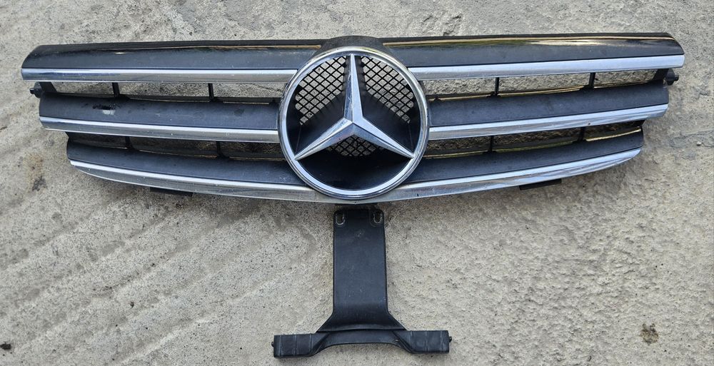 Предна Решетка  Ляв и Десен Стоп за Mercedes CLK W209