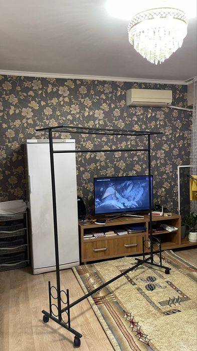 Напольная вешалка