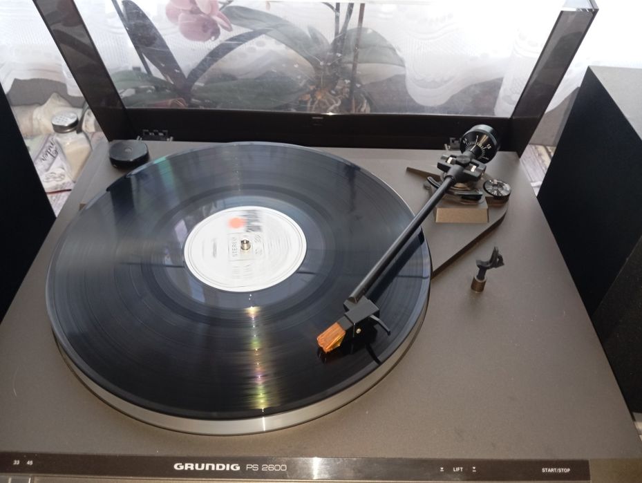 Комплект Grundig грамофон PS 2600 Усилвател VE750,тонколони UMS 12