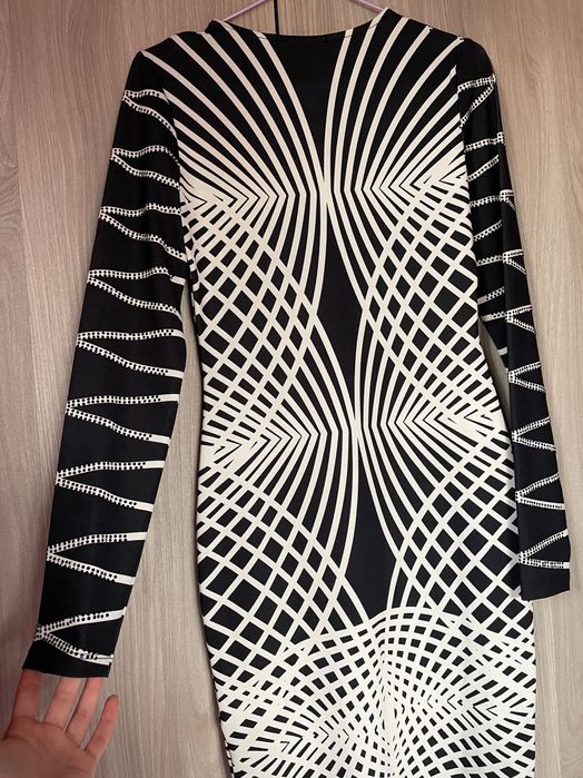 Дамска рокля с дълъг ръкав