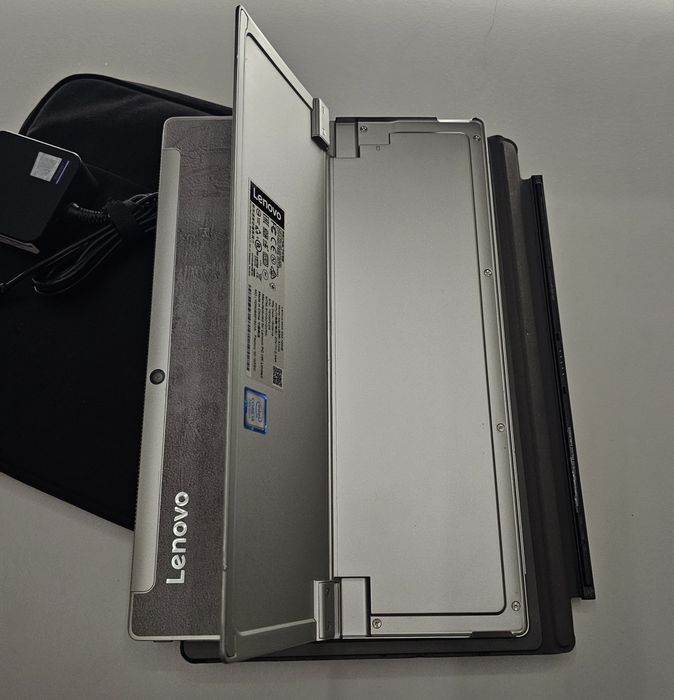 Планшет Lenovo Miix 520 / Intel® Core™ i3 / 128GB SSD
Intel® Core™ i3