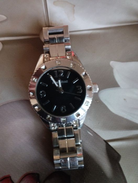 RodiMood soat sotiladi qizlaniki arzonga bervoraman zor sostayaniya