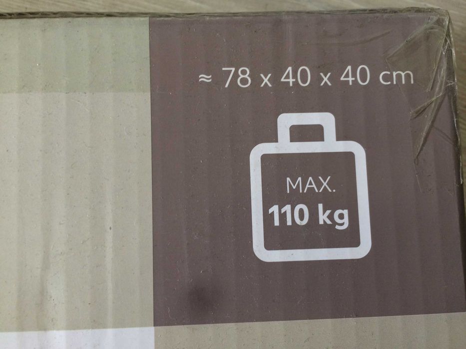 Чисто нова сгъваема ракла с възможност за сядане.