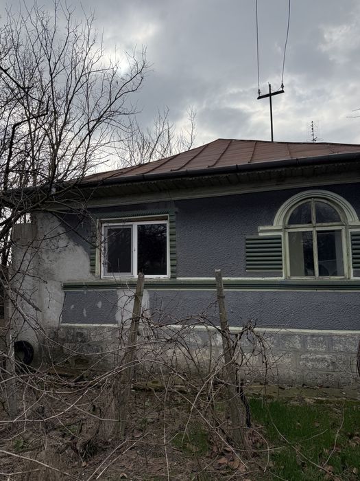 Vand casa cu teren aproximativ 3500
