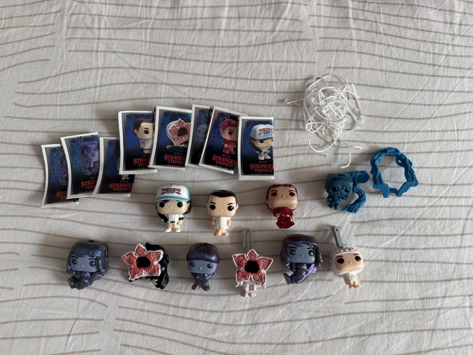 Stranger Things Kinder Joy Фигурки.