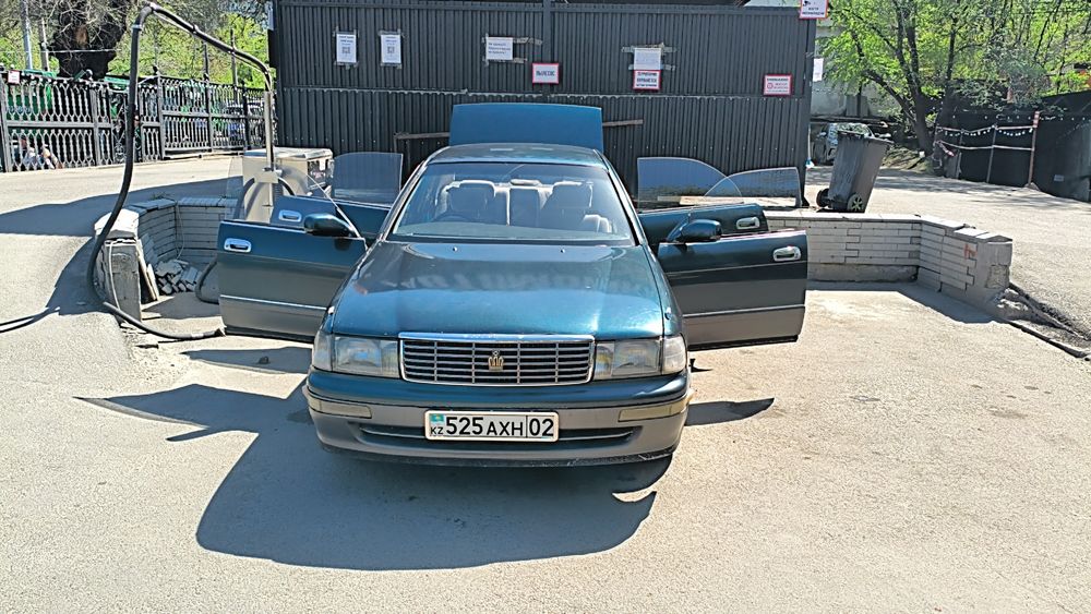 Toyota Crown Royal Saloon G