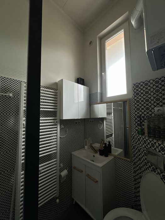 Închiriez garsonieră modernă, complet mobilată și utilată