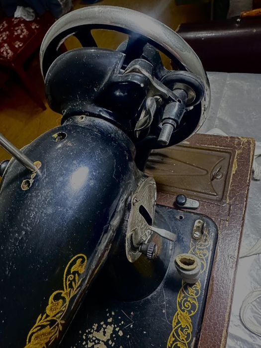 Продам швейную машинку