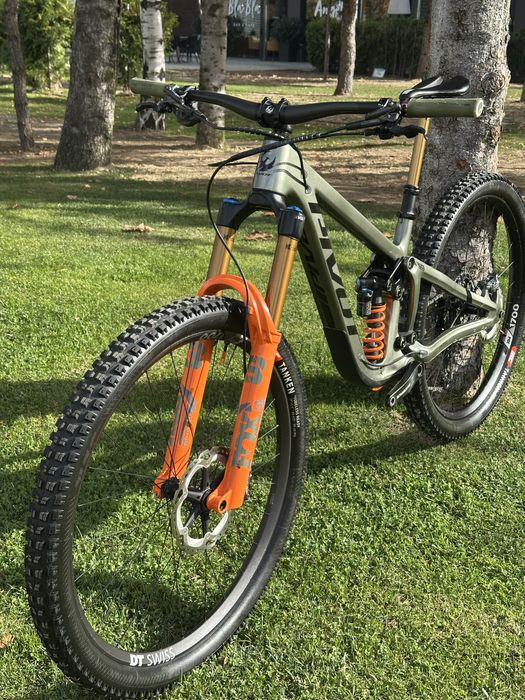 2024 Pivot Firebird 170mm 29“ Carbon