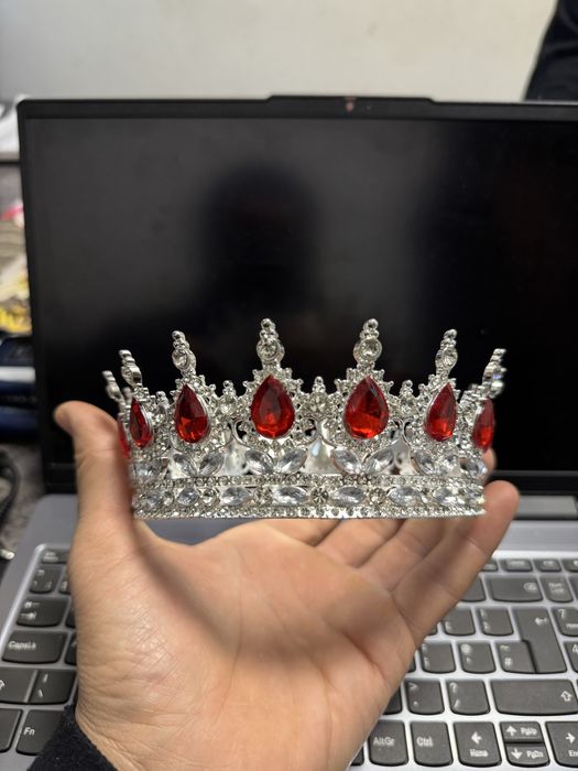 Tort bezaklari uchun tilla va kumush tojlar