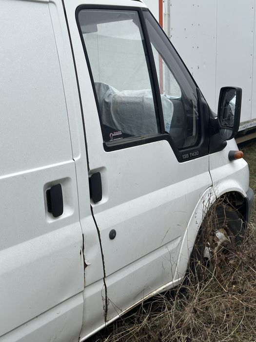 Продавам врати  врата капак прозорец стъкло за форд Транзит