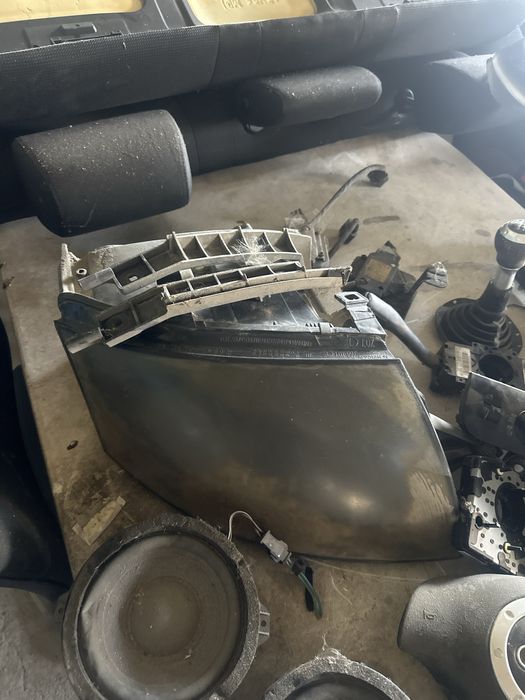 Elemente interior Audi TT mk1 faruri suporti grile