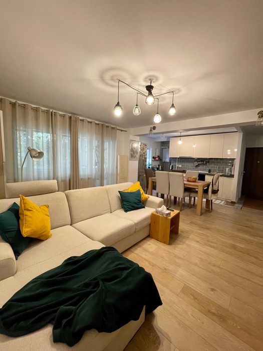 Inchiriez apartament 3 camere, zona Decebal