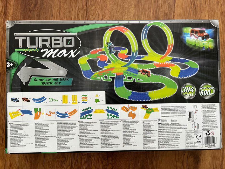 Светеща писта с две колички