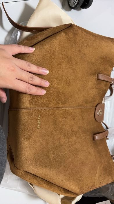 Model nou de geantă din piele întoarsă