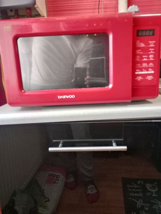 Vând cuptor cu microunde Daewoo