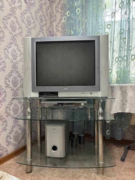 Телевизор с подставкой